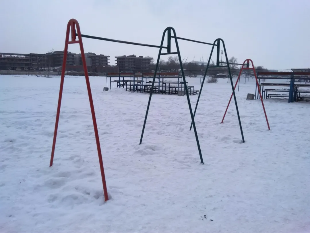 Monkey bar presso Calisthenics Park at набережная Мартынова, Санкт-Петербург – foto 3 di 5