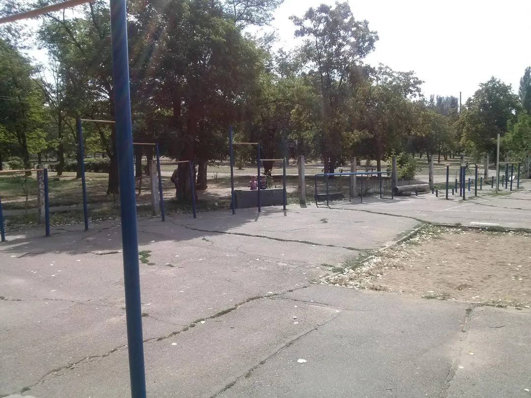Banc à abdominaux à Calisthenics Park at Південний провулок, Миколаїв – photo 6 sur 6