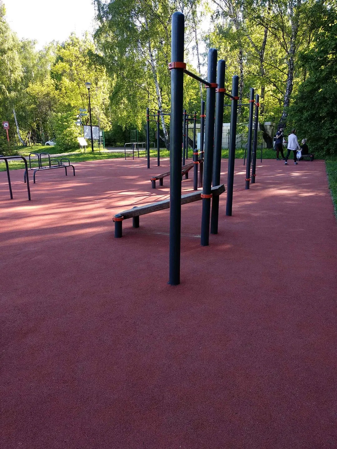 Bare paralele la Calisthenics Park at 4-й Лучевой просек, Москва #wp2494 – fotografia 2 din 3