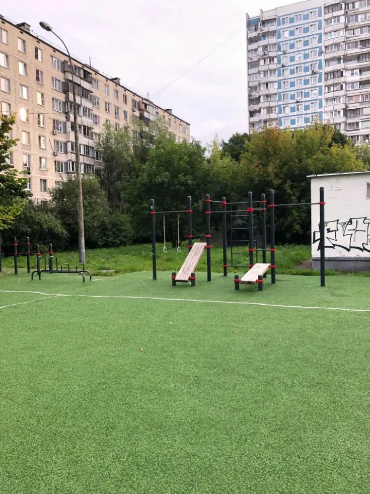 Barre de traction à Calisthenics Park at Профсоюзная улица (дублёр), Москва – photo 1 sur 2