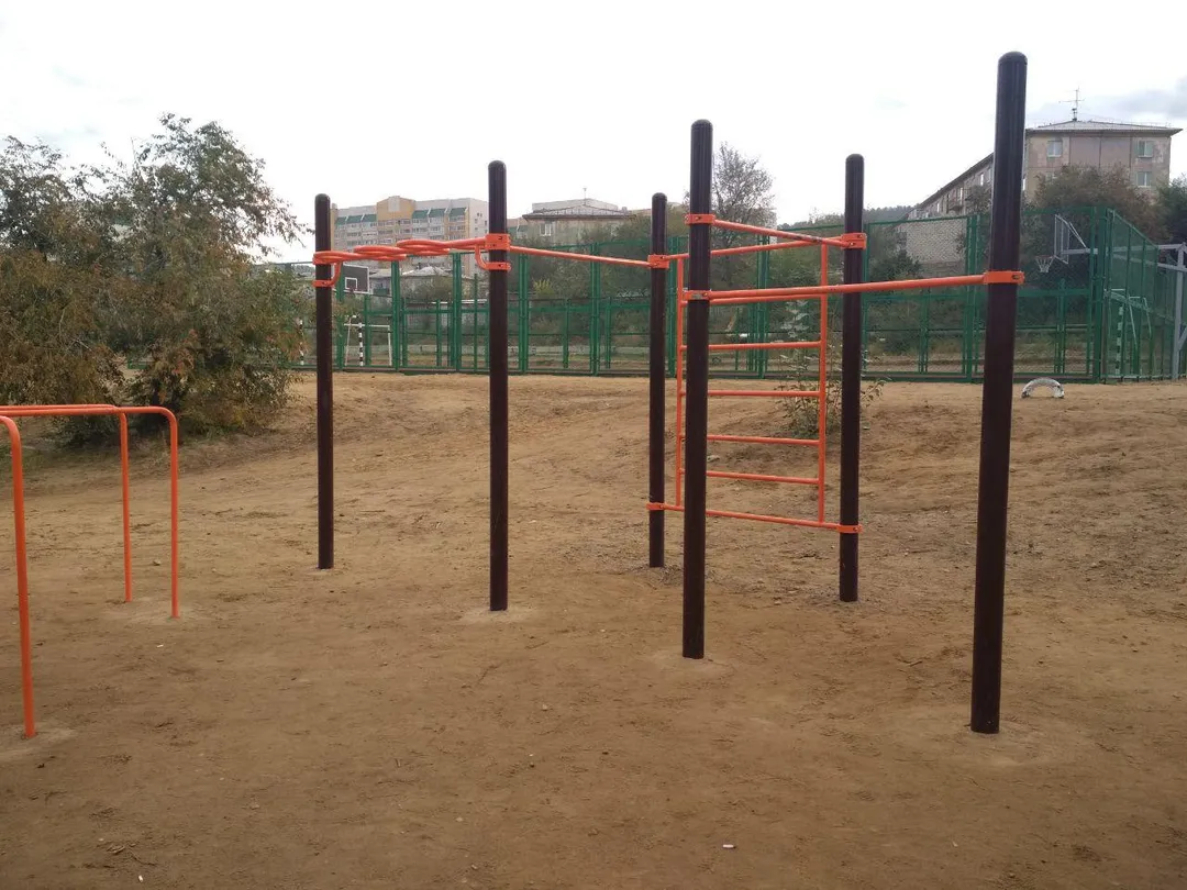 Parallele presso Calisthenics Park at Белорусская улица, Чита – foto 2 di 6