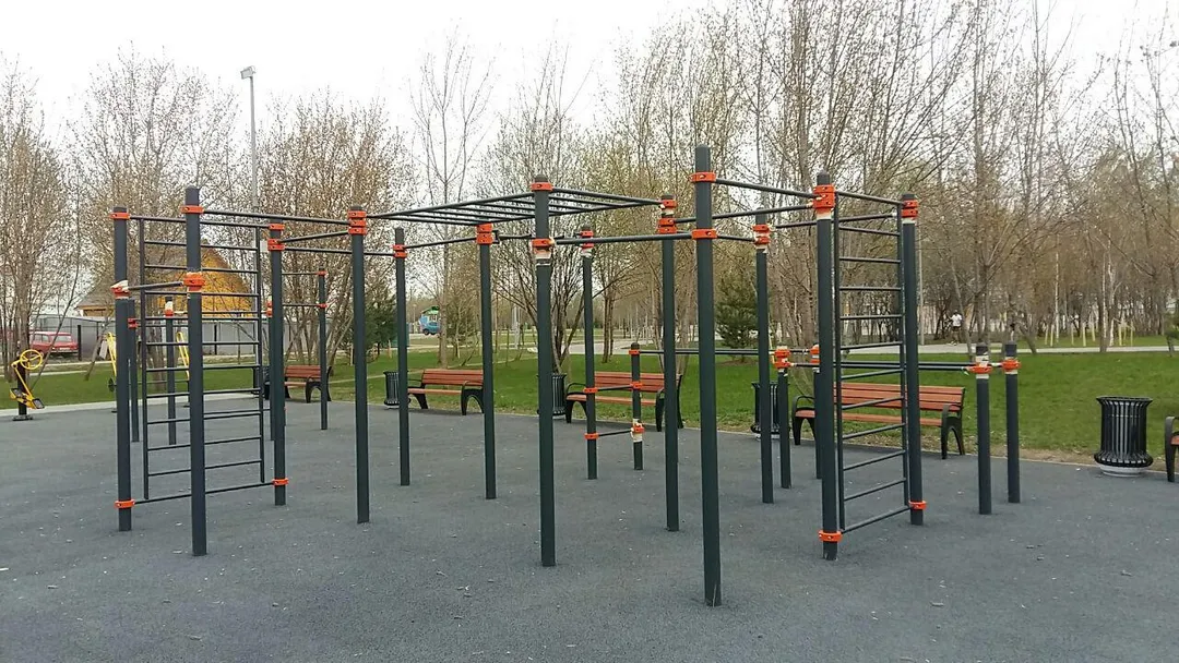 Bară de tracțiuni la Calisthenics Park at улица Марьинский Парк, Москва #wp2501 – fotografia 1 din 13