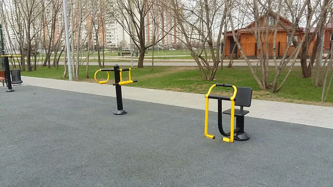 Air Walker la Calisthenics Park at улица Марьинский Парк, Москва #wp2501 – fotografia 7 din 13