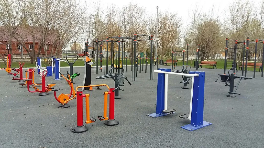 Hiperextensie unghiulară la Calisthenics Park at улица Марьинский Парк, Москва #wp2501 – fotografia 10 din 13
