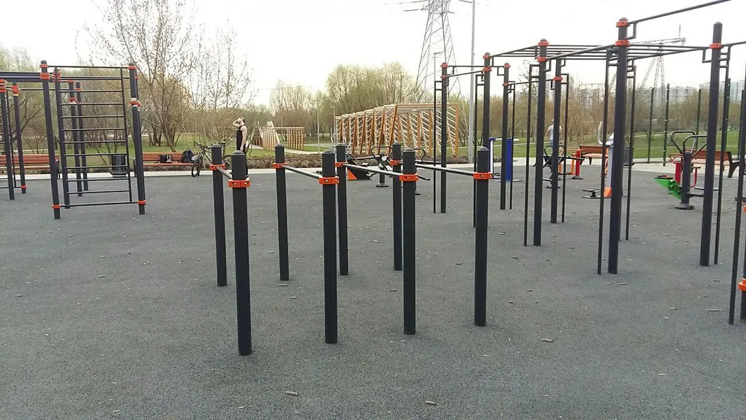 Monkey Bars la Calisthenics Park at улица Марьинский Парк, Москва #wp2501 – fotografia 3 din 13