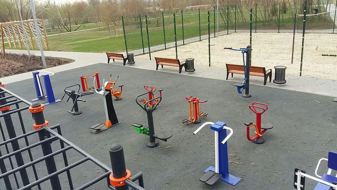 Bară de tracțiuni la Calisthenics Park at улица Марьинский Парк, Москва #wp2501 – fotografia 12 din 13