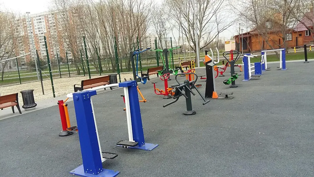 Bancă pentru abdomen la Calisthenics Park at улица Марьинский Парк, Москва #wp2501 – fotografia 11 din 13