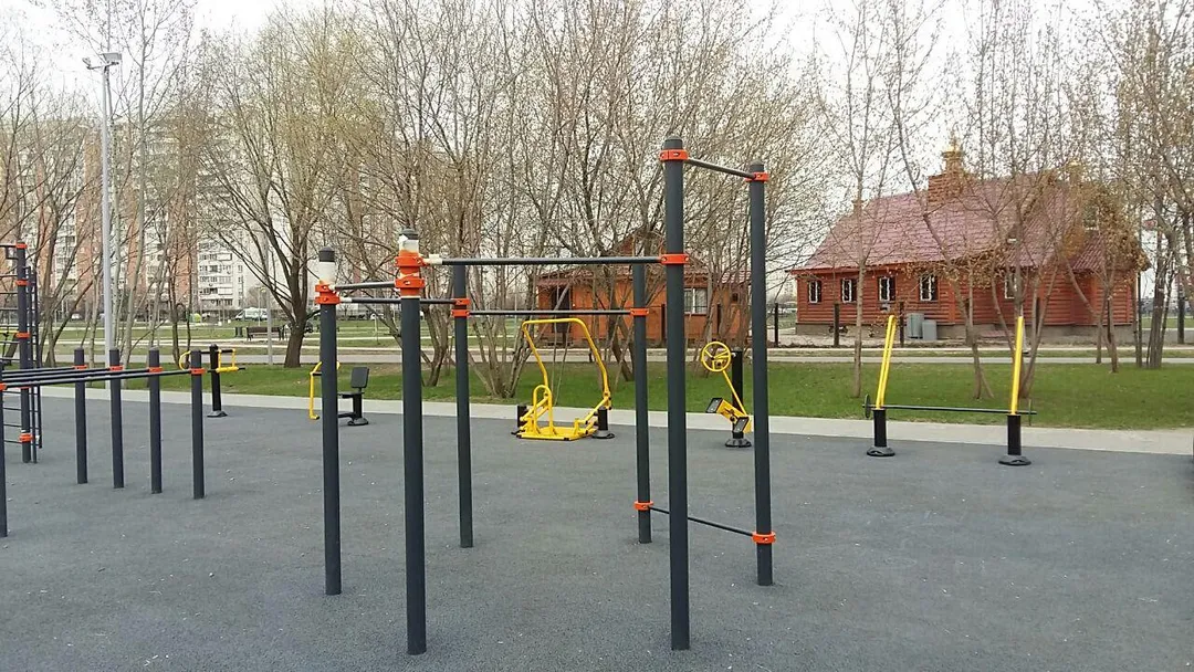 Air Skier la Calisthenics Park at улица Марьинский Парк, Москва #wp2501 – fotografia 6 din 13