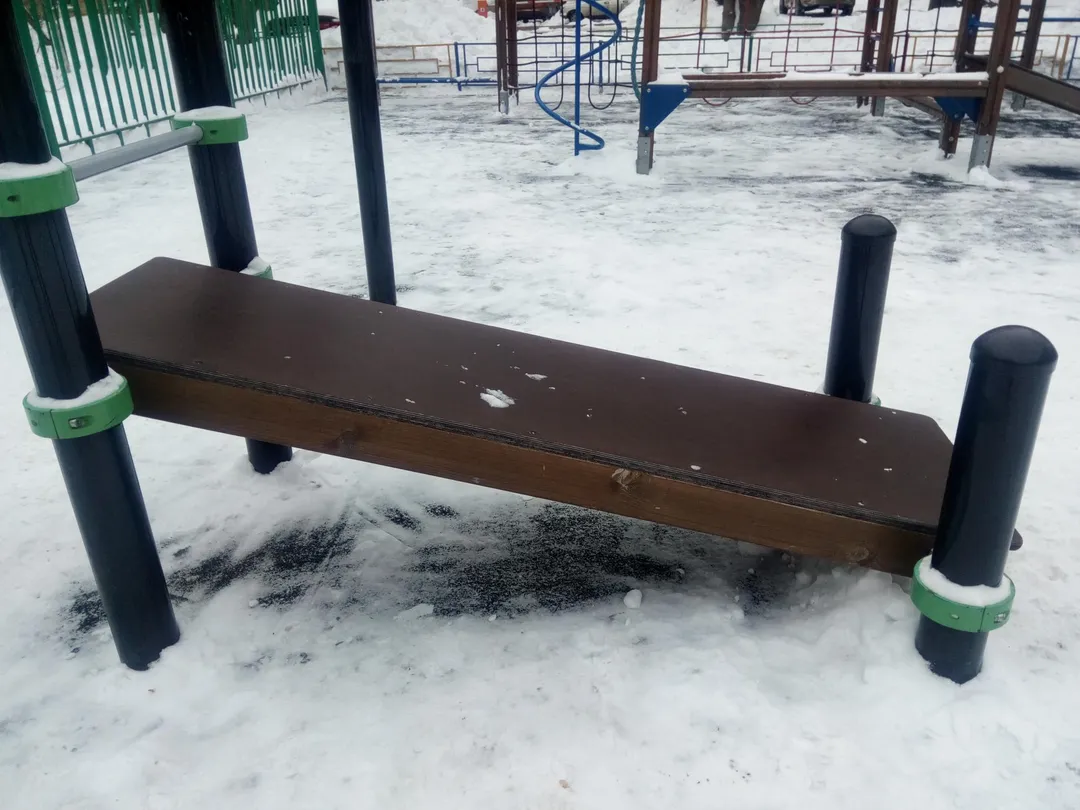 Bancă pentru abdomen la Calisthenics Park at Ольховская улица, Москва – fotografia 4 din 6