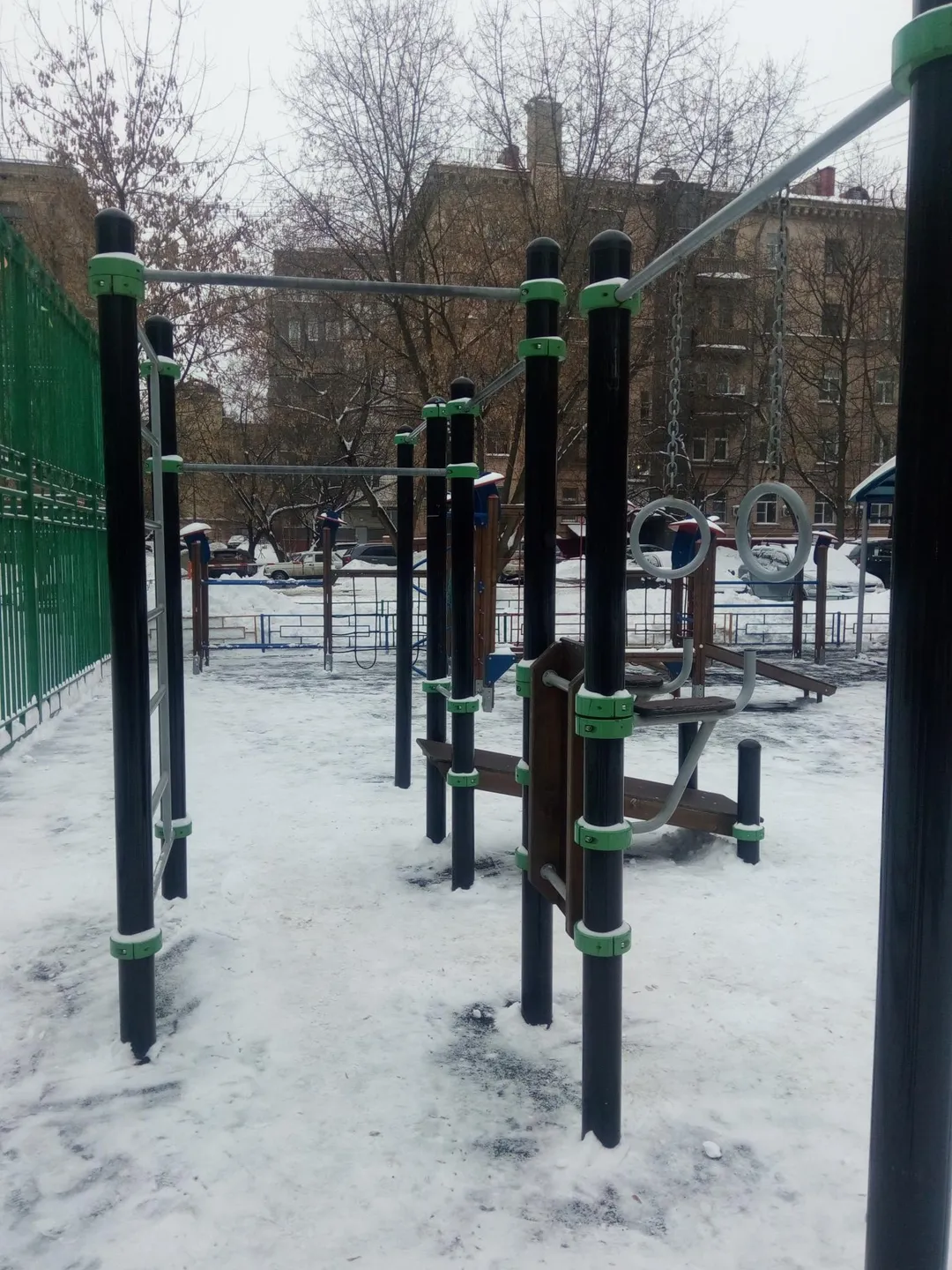 Inele de gimnastică la Calisthenics Park at Ольховская улица, Москва – fotografia 5 din 6