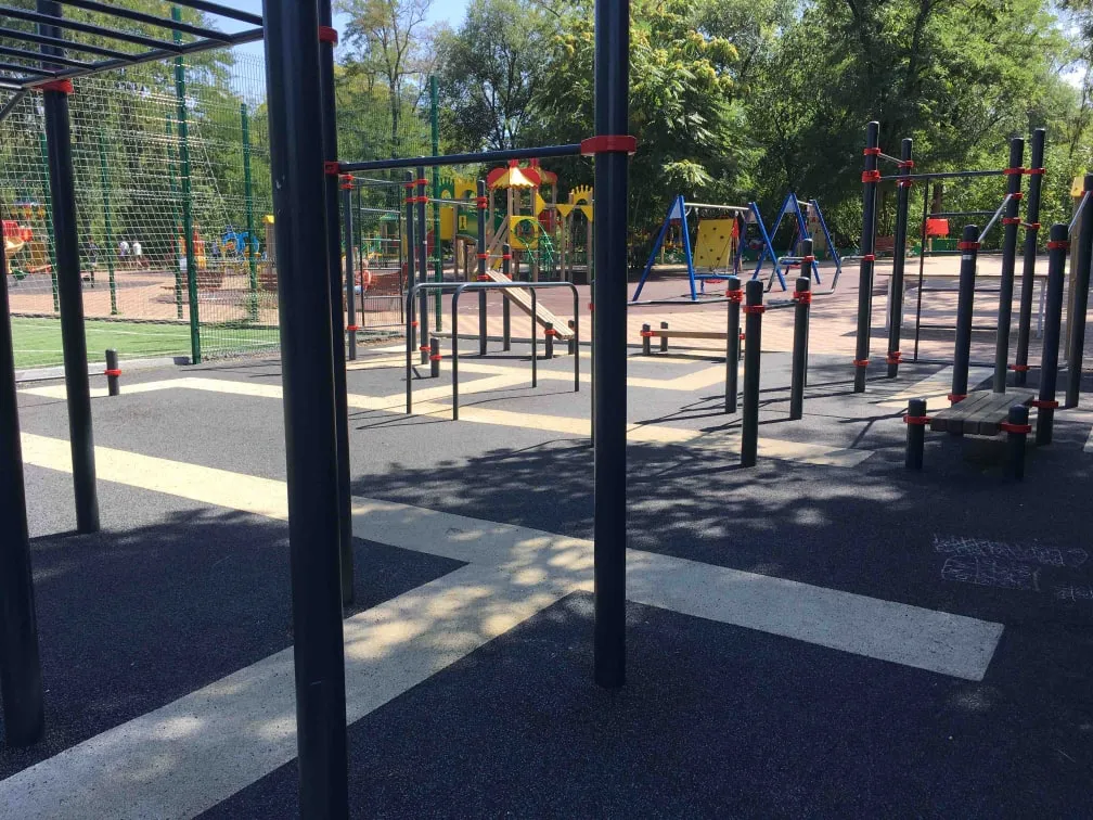 Monkey Bars la Calisthenics Park at улица Цезаря Куникова, Ростов-на-Дону – fotografia 3 din 4