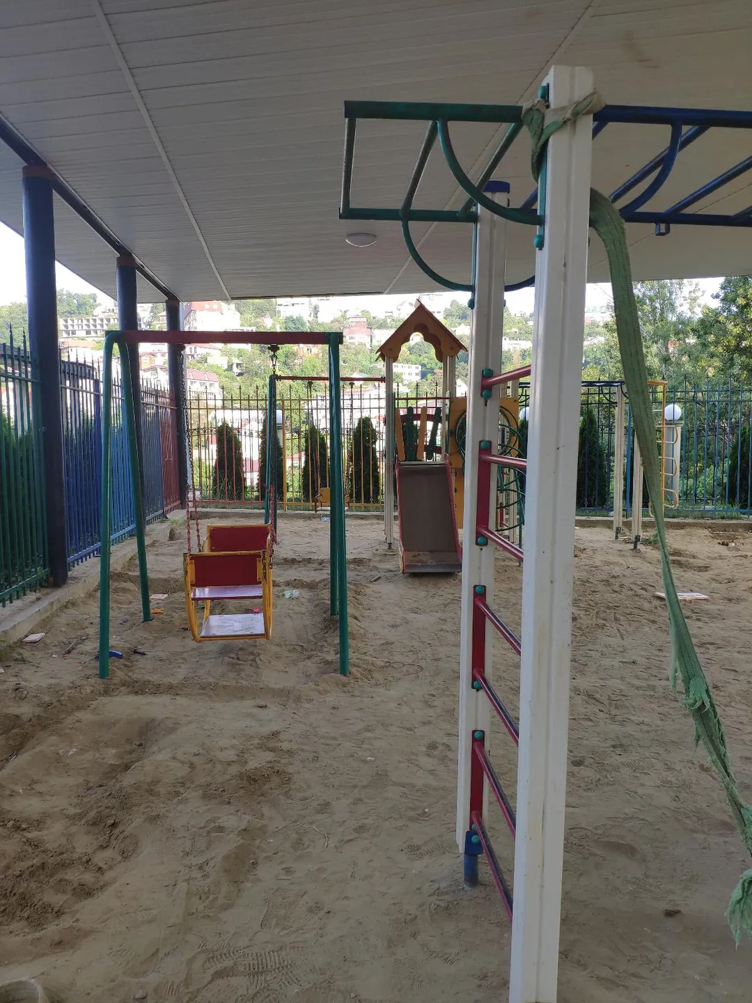 Sbarra per trazioni presso Calisthenics Park at улица Лысая Гора, Сочи – foto 4 di 4