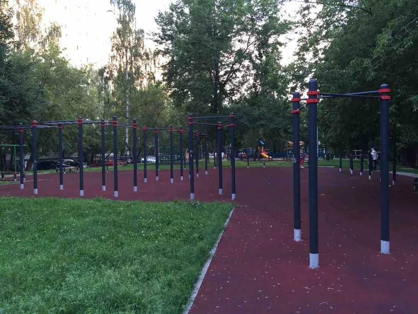 Bare paralele la Calisthenics Park at улица Говорова, Москва – fotografia 2 din 2