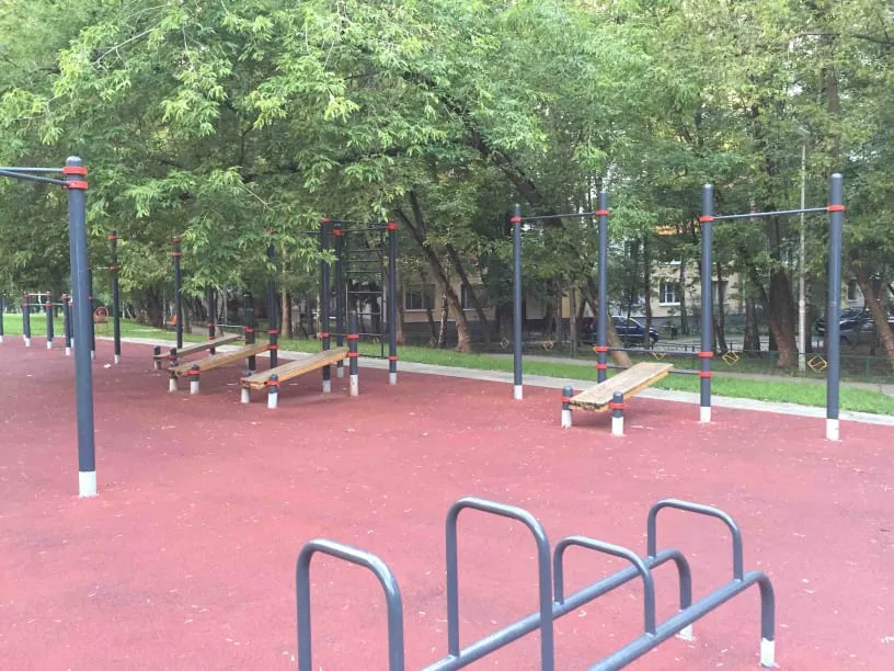 Bară de tracțiuni la Calisthenics Park at улица Говорова, Москва – fotografia 1 din 2