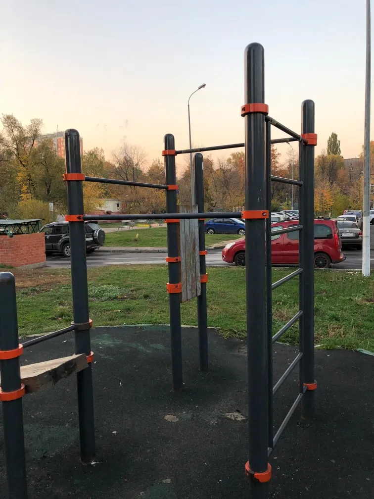 Турнік на майданчику Calisthenics Park at Щёлковское шоссе (дублёр), Москва – фото 1 з 3