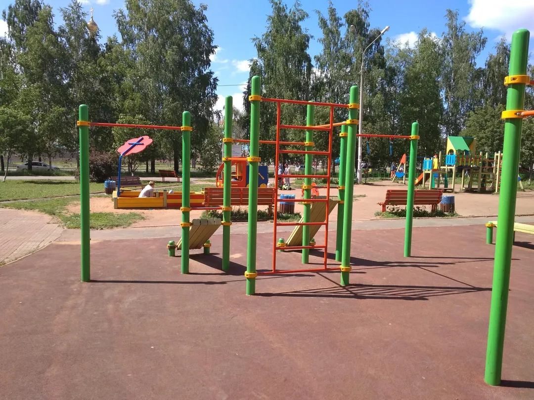 Parallel Gym Bars at Calisthenics Park at улица Ленина, городской округ Ижевск – photo 3 of 5