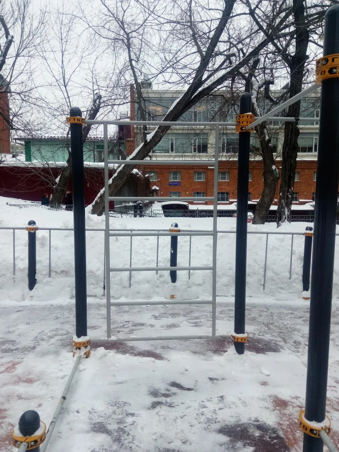 Bare paralele la Calisthenics Park at Нижняя Красносельская улица, Москва – fotografia 3 din 5