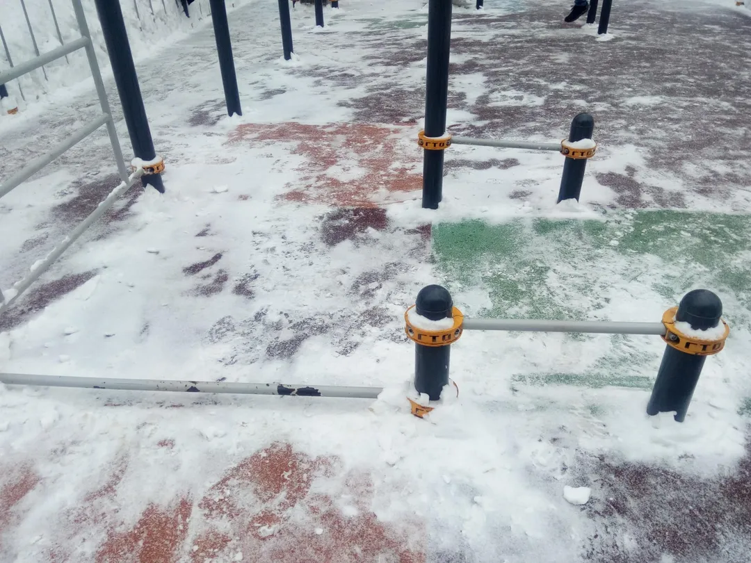Bară de flotări la Calisthenics Park at Нижняя Красносельская улица, Москва – fotografia 2 din 5