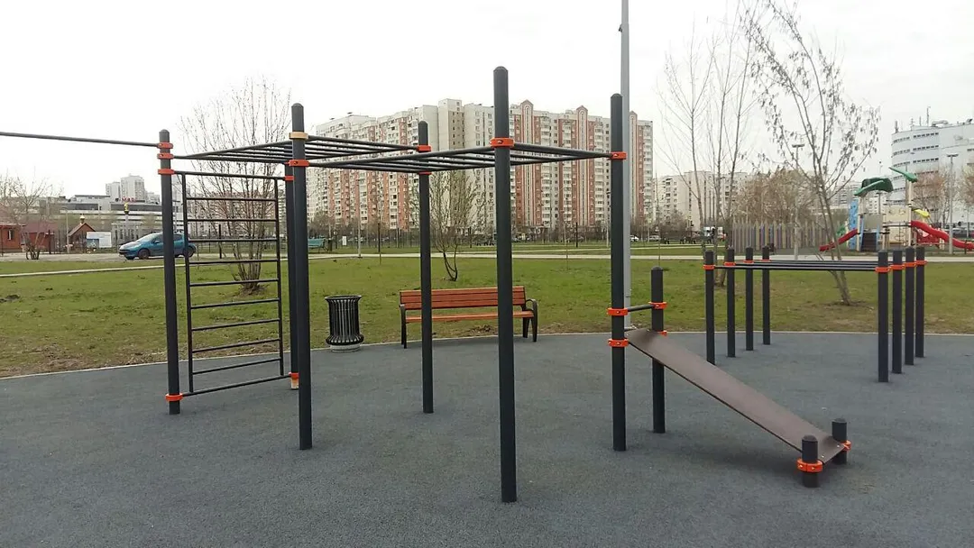 Турнік на майданчику Calisthenics Park at улица Марьинский Парк, Москва #wp2531 – фото 1 з 10