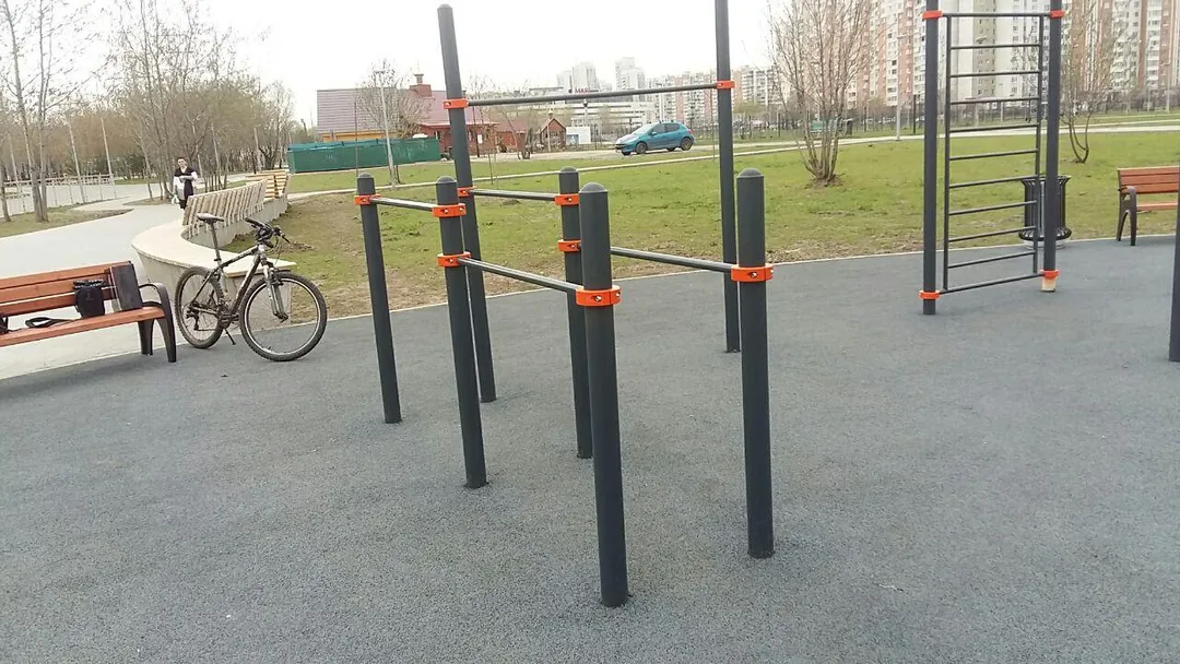 Упори для віджимань на майданчику Calisthenics Park at улица Марьинский Парк, Москва #wp2531 – фото 2 з 10