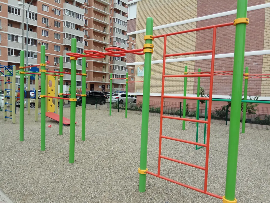 Monkey Bars at Calisthenics Park at улица Петра Метальникова, Краснодар – photo 3 of 5