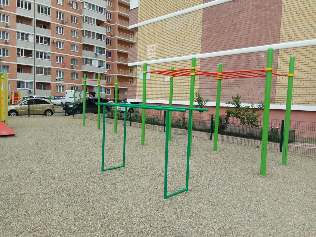 Parallel Gym Bars at Calisthenics Park at улица Петра Метальникова, Краснодар – photo 2 of 5