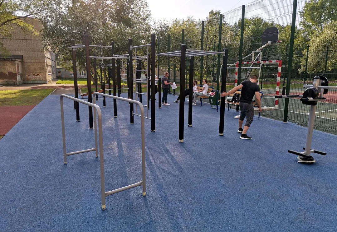 Monkey bar presso Calisthenics Park at улица Иванова, городской округ Новосибирск – foto 3 di 4