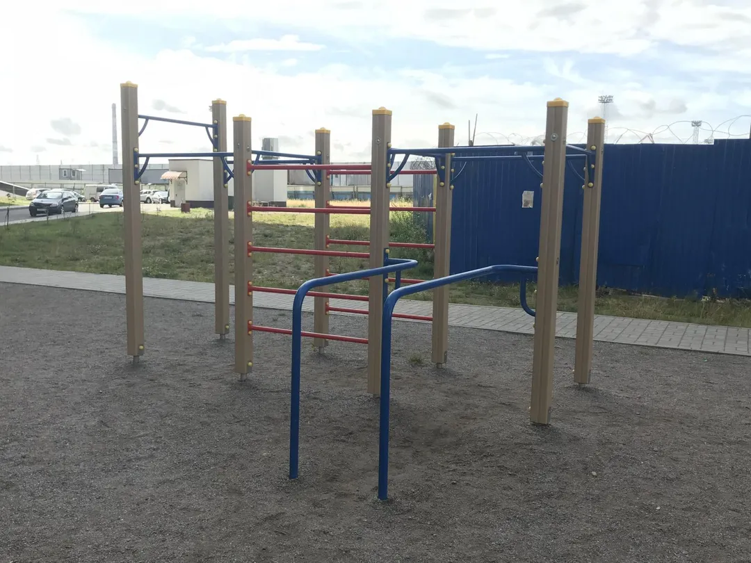 Spalliera presso Calisthenics Park at улица Михаила Дудина, Парголово – foto 3 di 3