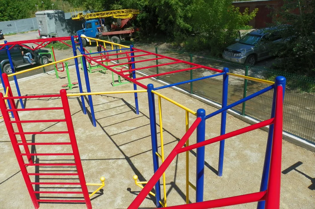Bare paralele joase la Calisthenics Park at улица Белинского, городской округ Новосибирск – fotografia 6 din 7