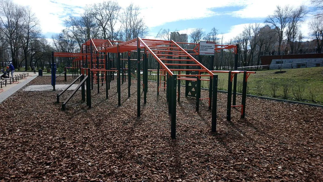 Шведская стенка на площадке Calisthenics Park at Оболонська набережна, Київ #wp2558 – фото 4 из 7