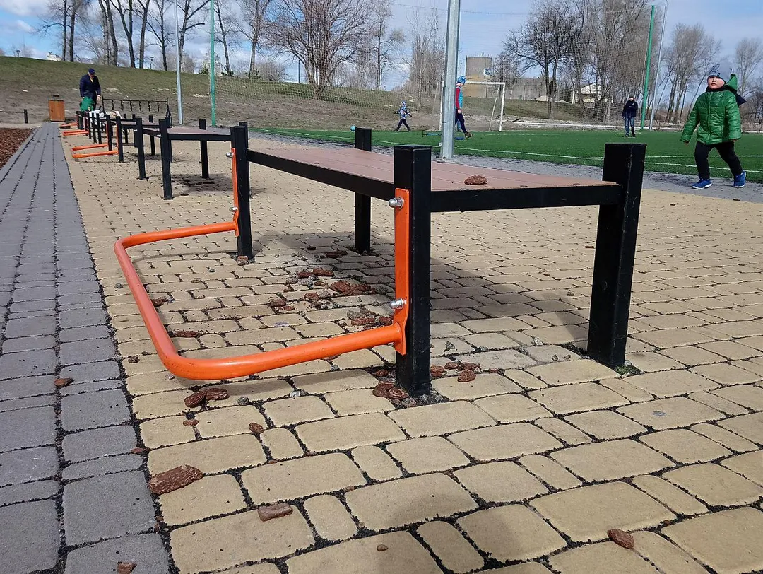 Скамья для пресса на площадке Calisthenics Park at Оболонська набережна, Київ #wp2558 – фото 5 из 7