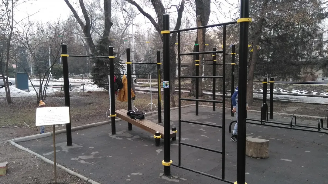 Barren bei Calisthenics Park at Огонбаева Атая улица, Бишкек шаары – Foto 3 von 4