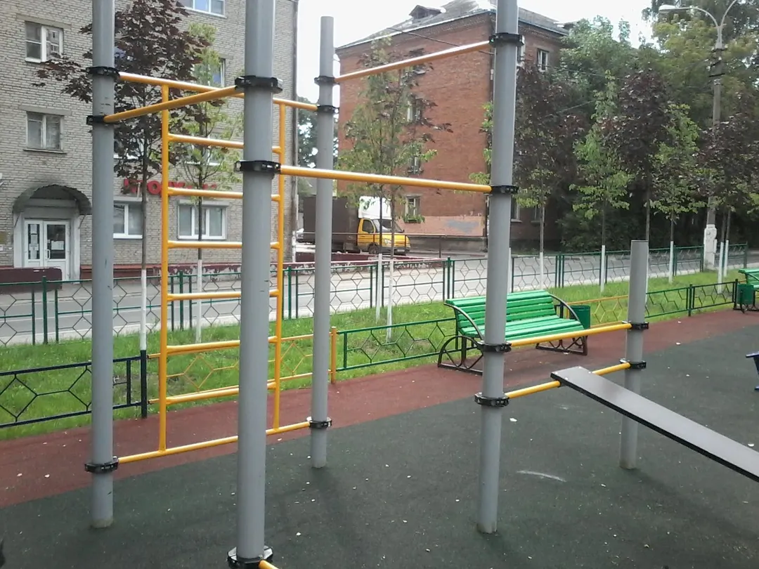 Barre de traction à Calisthenics Park at Школьная улица, Ивантеевка – photo 9 sur 15
