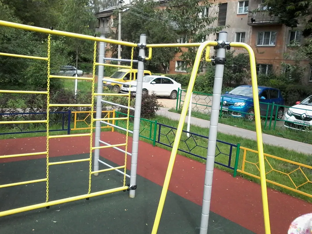 Barres parallèles à Calisthenics Park at Школьная улица, Ивантеевка – photo 10 sur 15