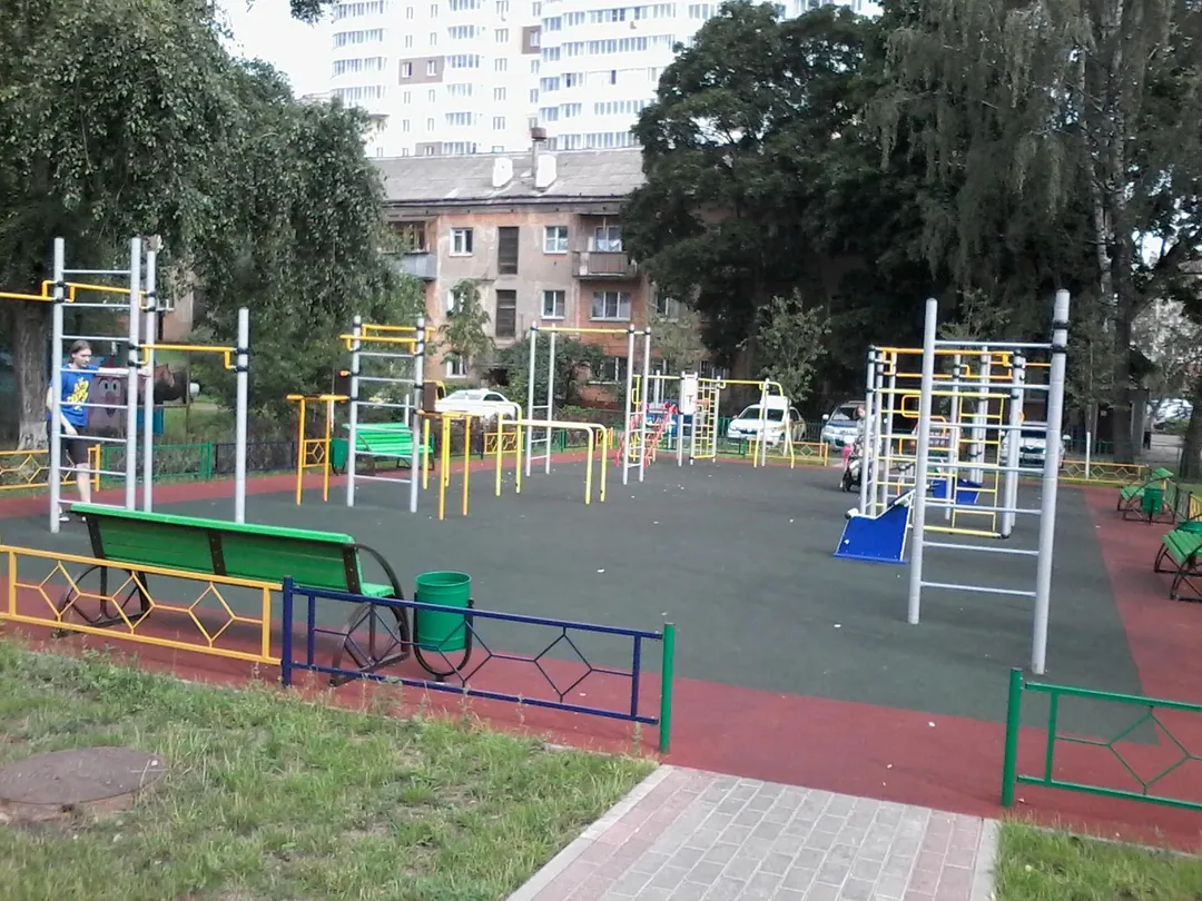 Barre de traction à Calisthenics Park at Школьная улица, Ивантеевка – photo 1 sur 15