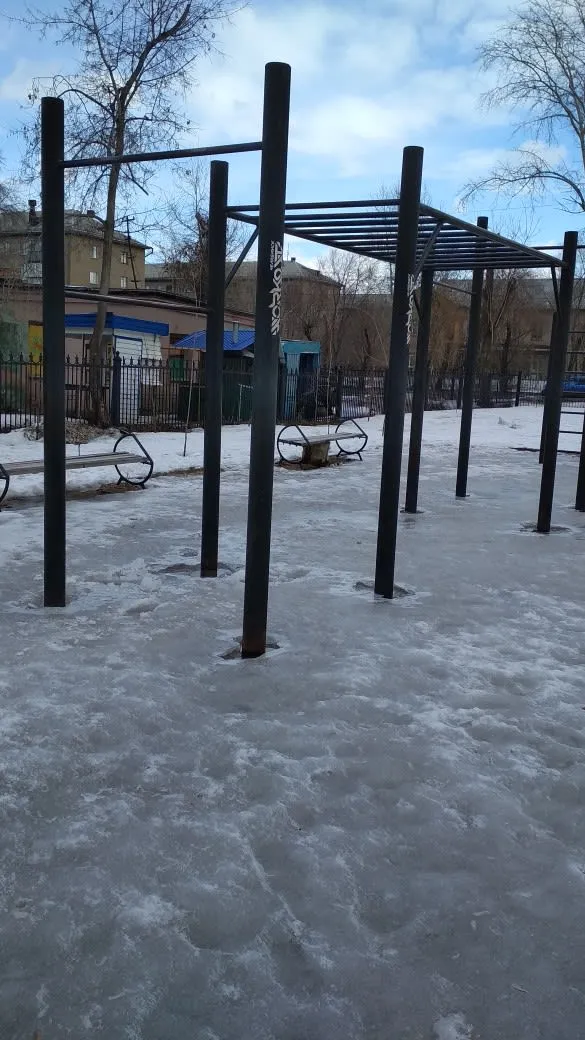 Низкие брусья на площадке Calisthenics Park at аллея Мира, Челябинск #wp2564 – фото 3 из 5