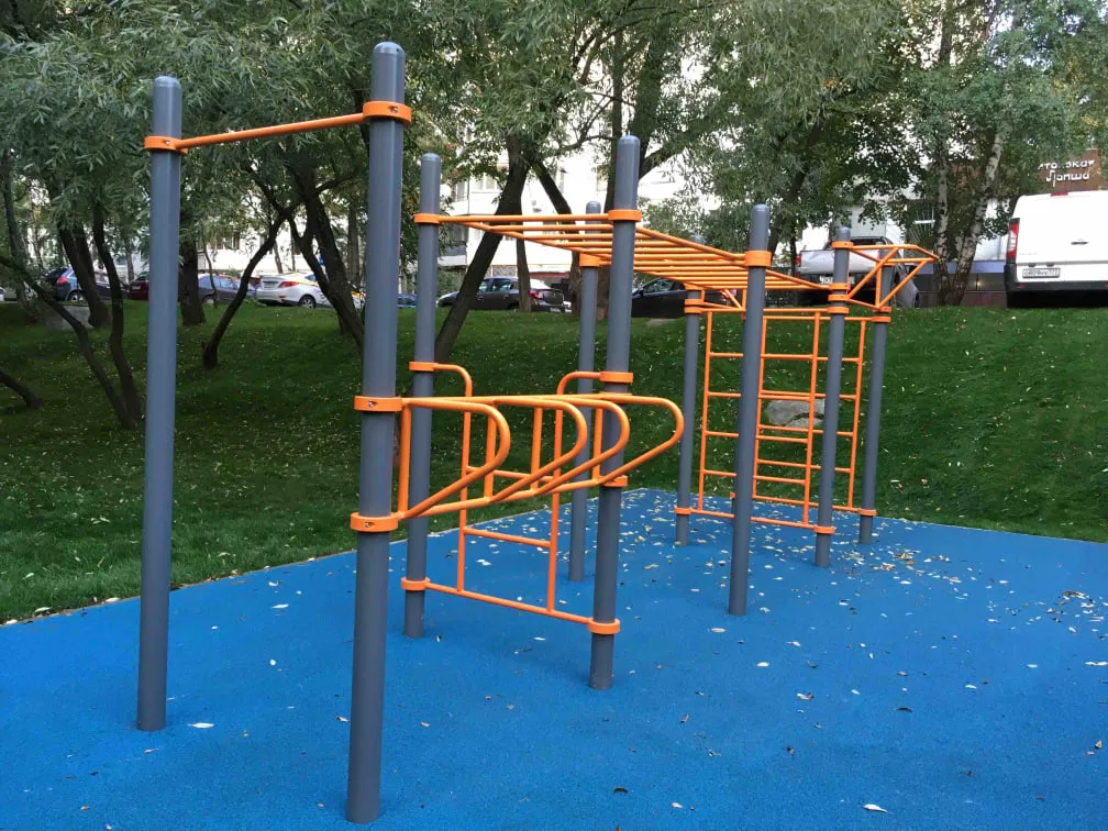 Bancă pentru abdomen la Calisthenics Park at Профсоюзная улица (дублёр), Москва #wp2566 – fotografia 5 din 5