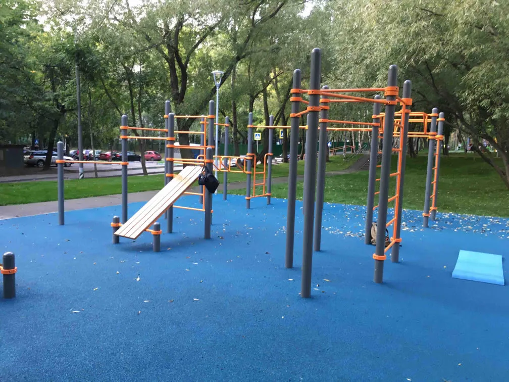 Bare paralele la Calisthenics Park at Профсоюзная улица (дублёр), Москва #wp2566 – fotografia 2 din 5