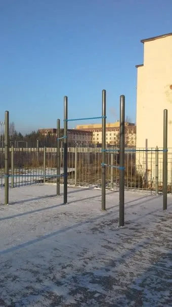 Bare paralele la Calisthenics Park at Электрон, Великий Новгород – fotografia 2 din 4