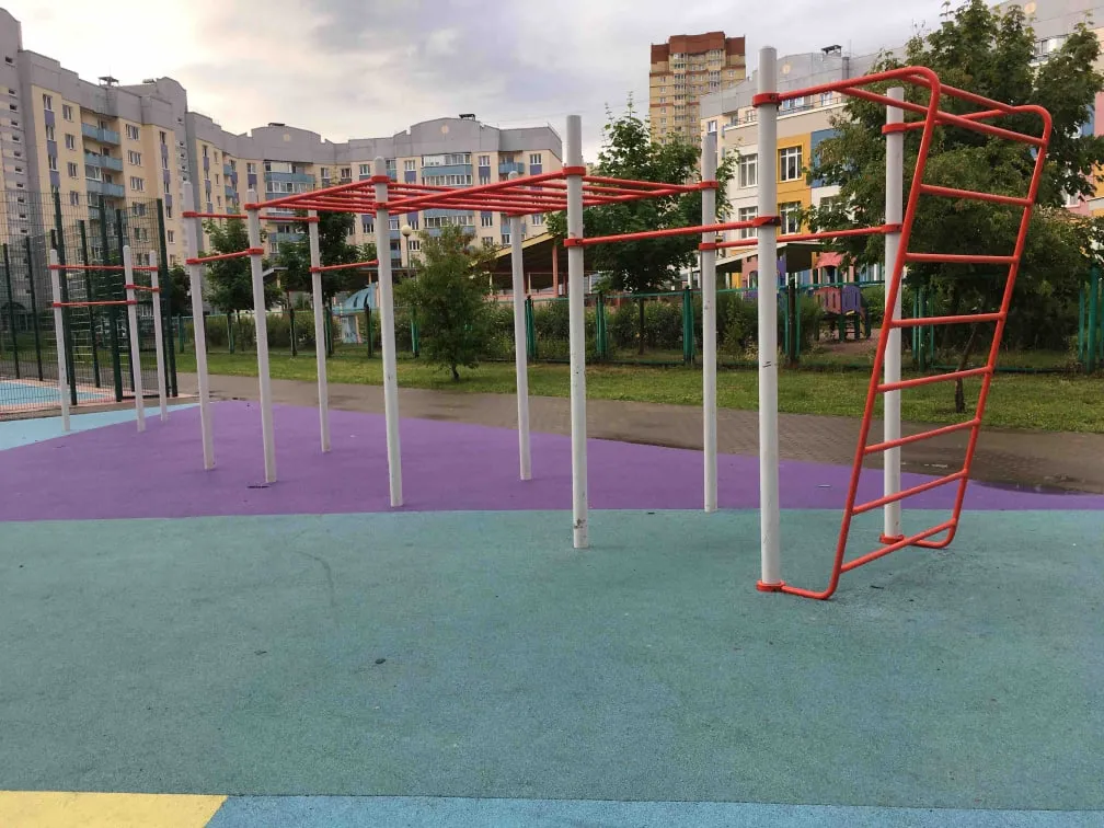 Parallele presso Calisthenics Park at улица Маршала Захарова, Санкт-Петербург – foto 2 di 4