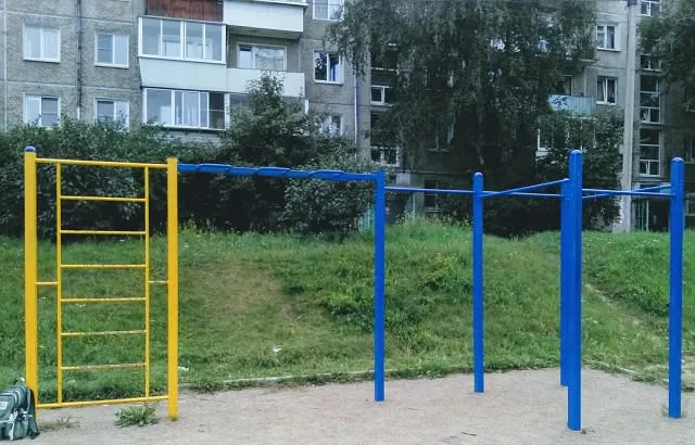 Niedrige Barren bei Outdoor Gym in Приморский микрорайон, Иркутск – Foto 3 von 6
