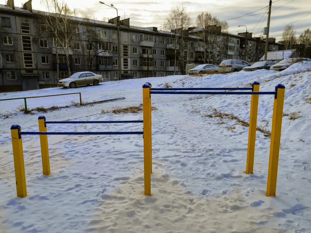 Workout-Säulen bei Outdoor Gym in Приморский микрорайон, Иркутск – Foto 6 von 6