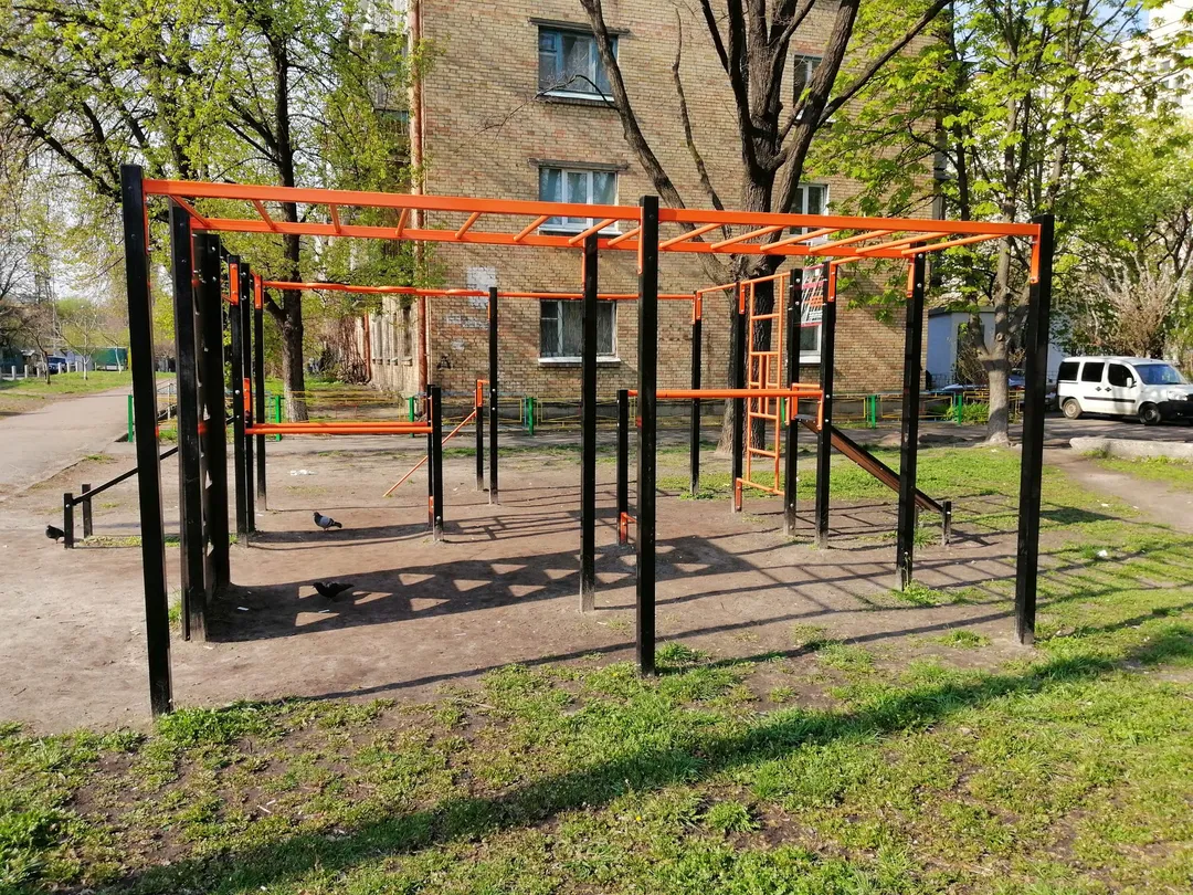 Spalier la Calisthenics Park at Дубровицька вулиця, Київ – fotografia 4 din 4