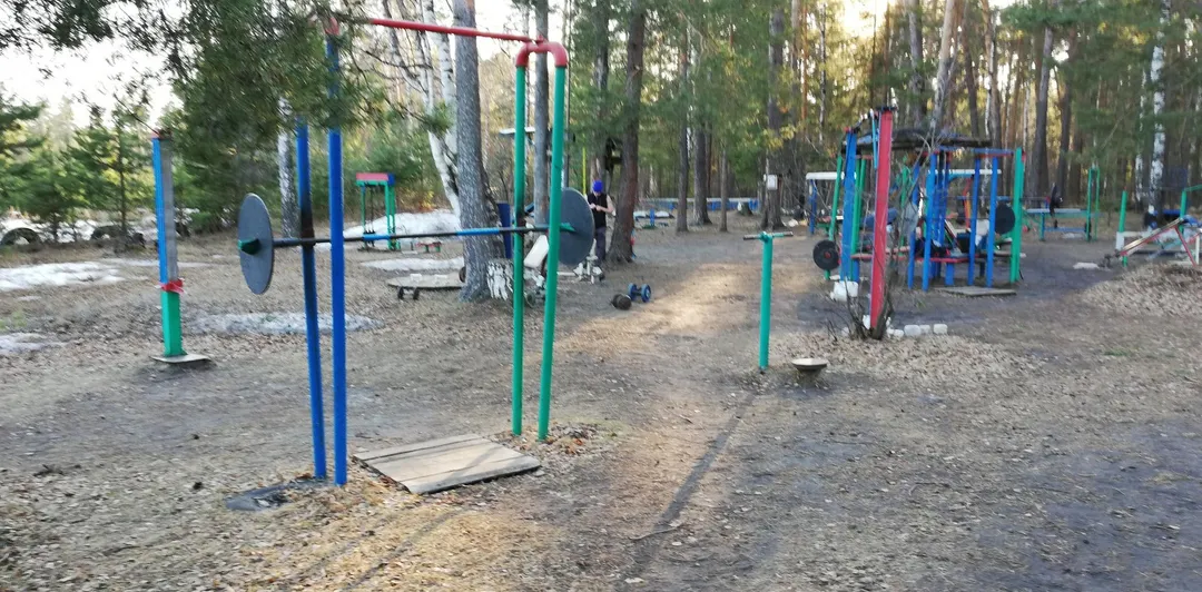 Panca per addominali presso Calisthenics Park at улица Васильченко, Казань – foto 5 di 7