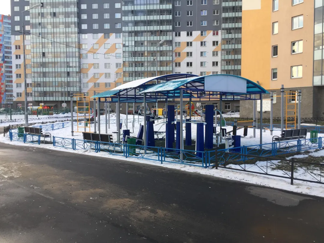 Panca per addominali presso Calisthenics Park at улица Корнея Чуковского, Санкт-Петербург #wp2589 – foto 5 di 6