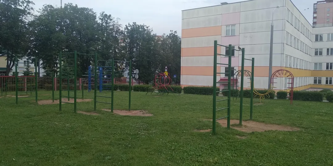 Pull Up Bar at Calisthenics Park at вуліца Іосіфа Гашкевіча, Мінск – photo 1 of 6
