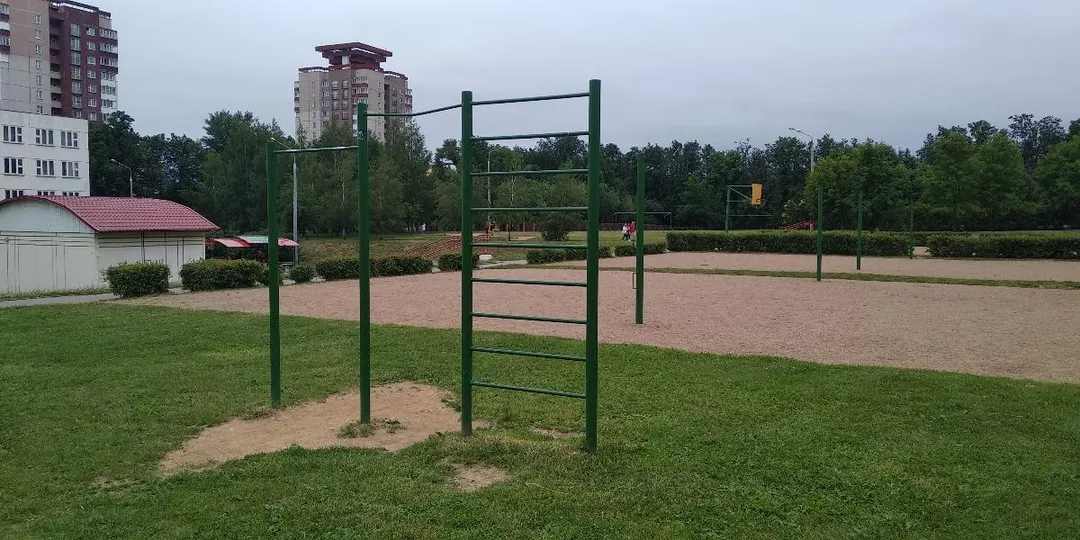 Parallel Gym Bars at Calisthenics Park at вуліца Іосіфа Гашкевіча, Мінск – photo 3 of 6