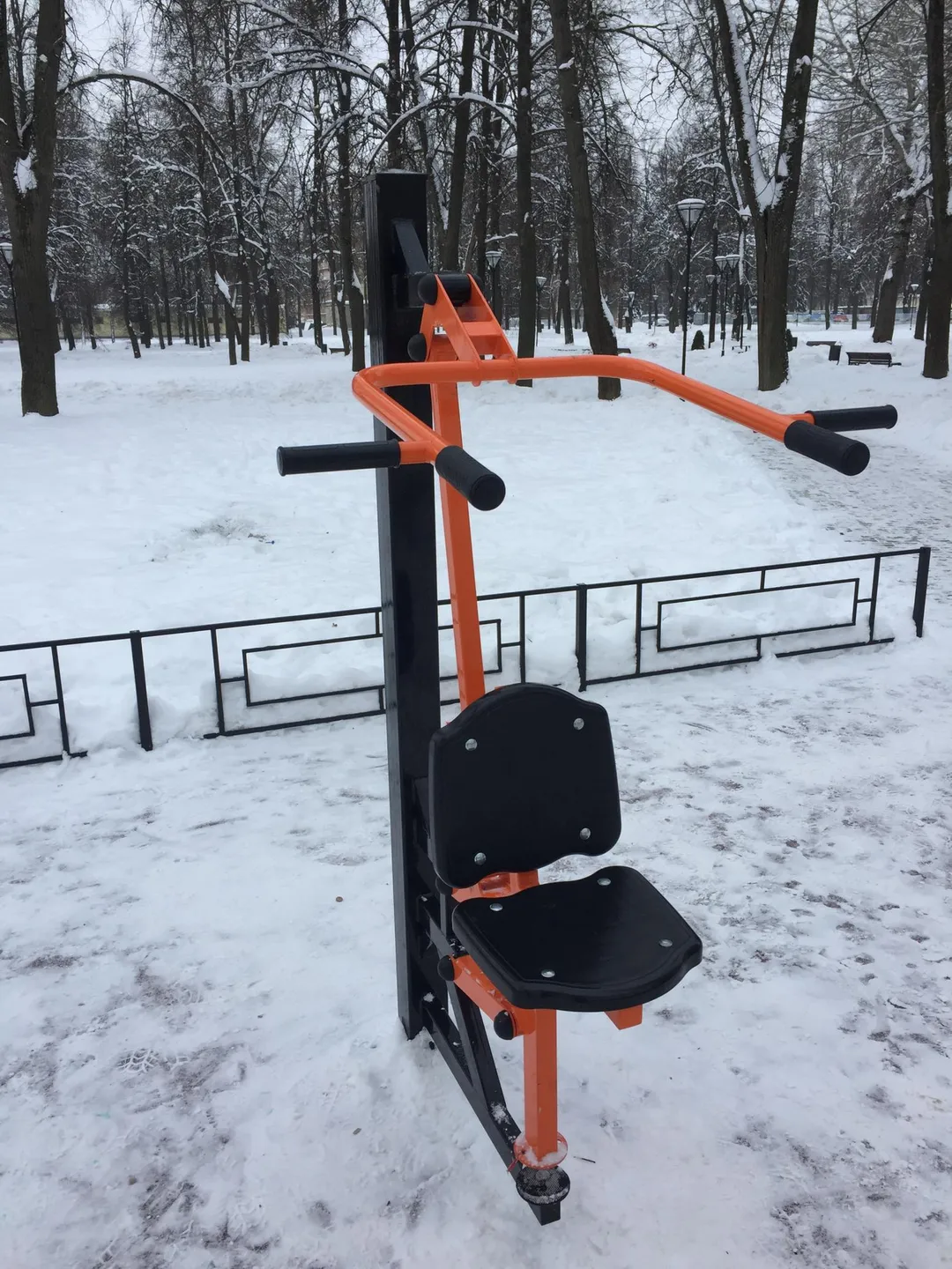 Abs Bench at Calisthenics Park at улица Дзержинского, Коломна – photo 5 of 6