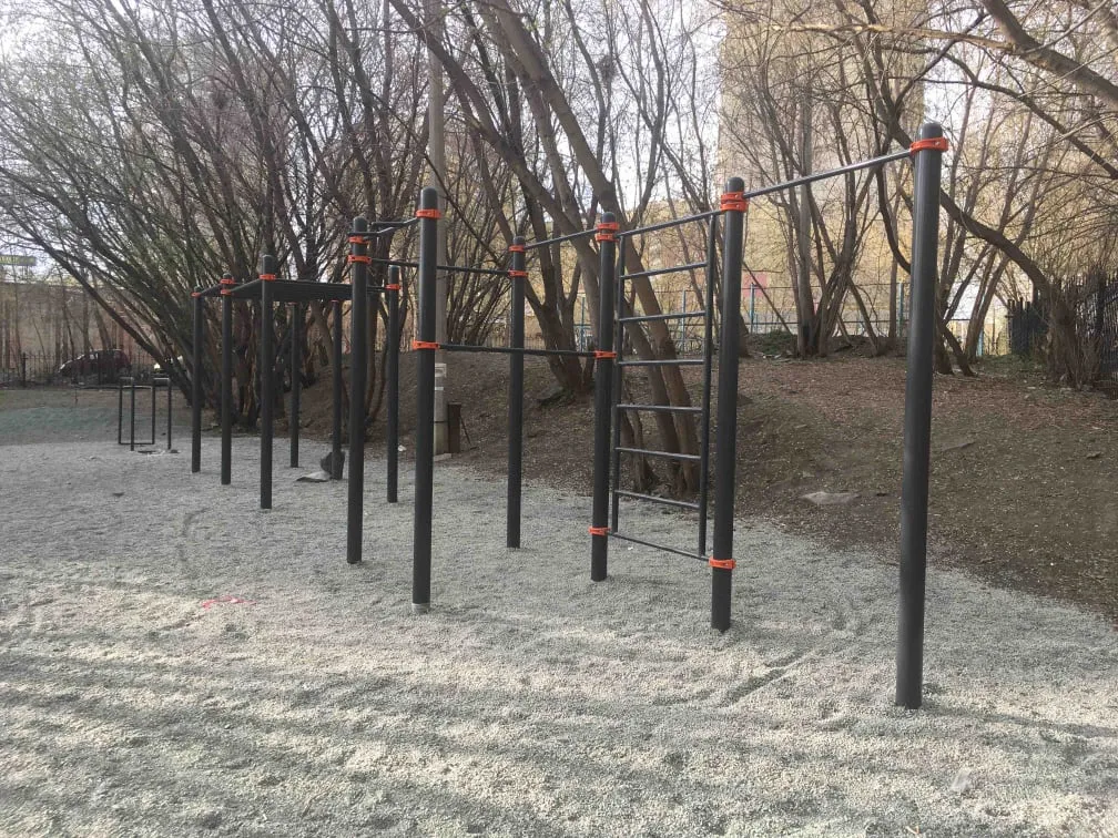 Spalier la Calisthenics Park at Кимовская улица, Екатеринбург – fotografia 4 din 4