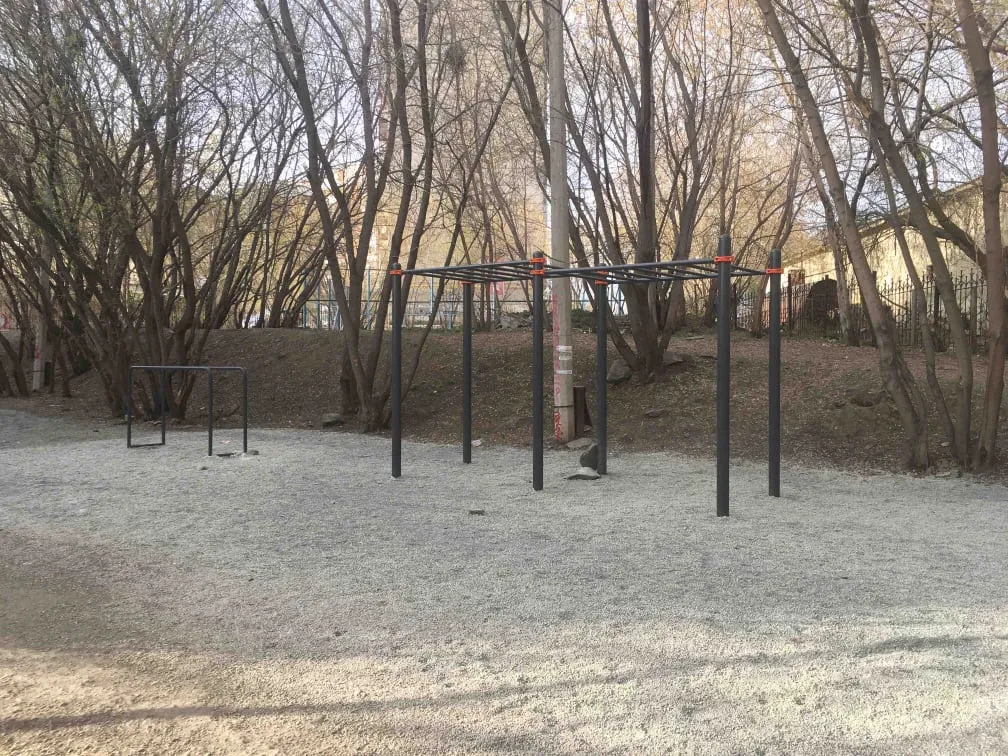 Monkey Bars la Calisthenics Park at Кимовская улица, Екатеринбург – fotografia 3 din 4